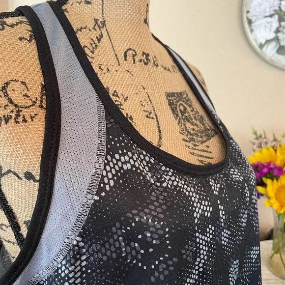 {CHAMPION} Black & Gray Pattern Loose Fit Athletic Top - Picture 4 of 10